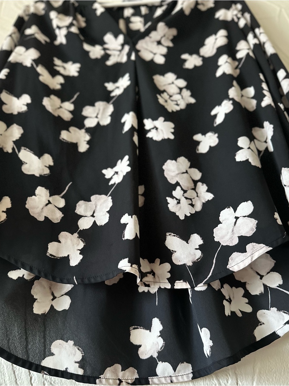 Simply Vera Vera Wang Black and White Floral Wrap Top - Picture 2 of 7